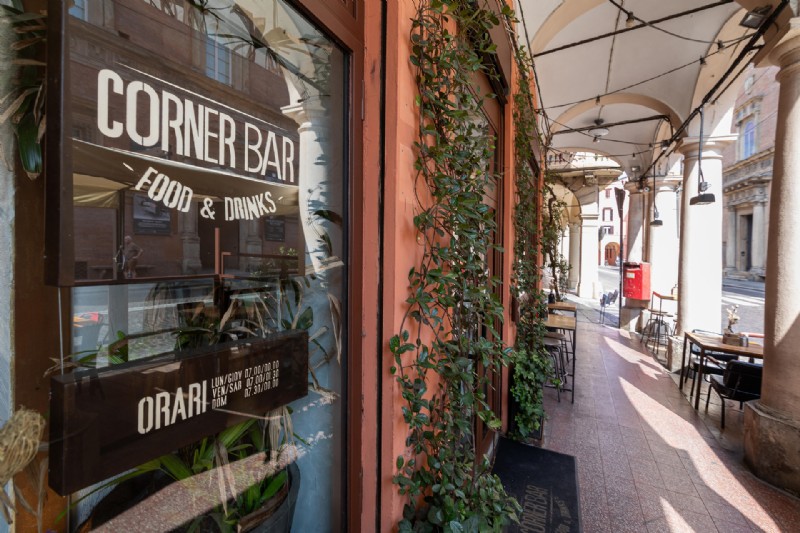 CORNER BAR in the center of Bologna, a stone`s throw from Porta Saragozza