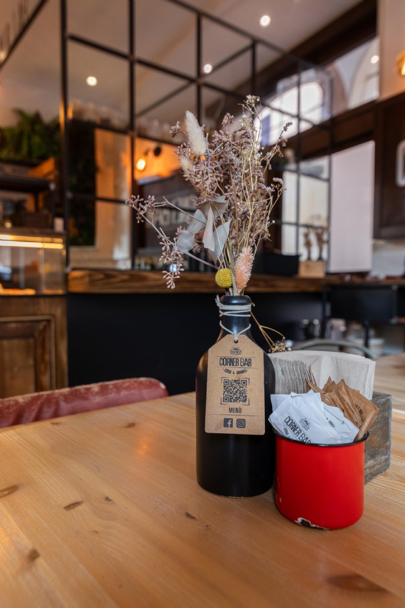 CORNER BAR nel centro di Bologna, a due passi da Porta Saragozza